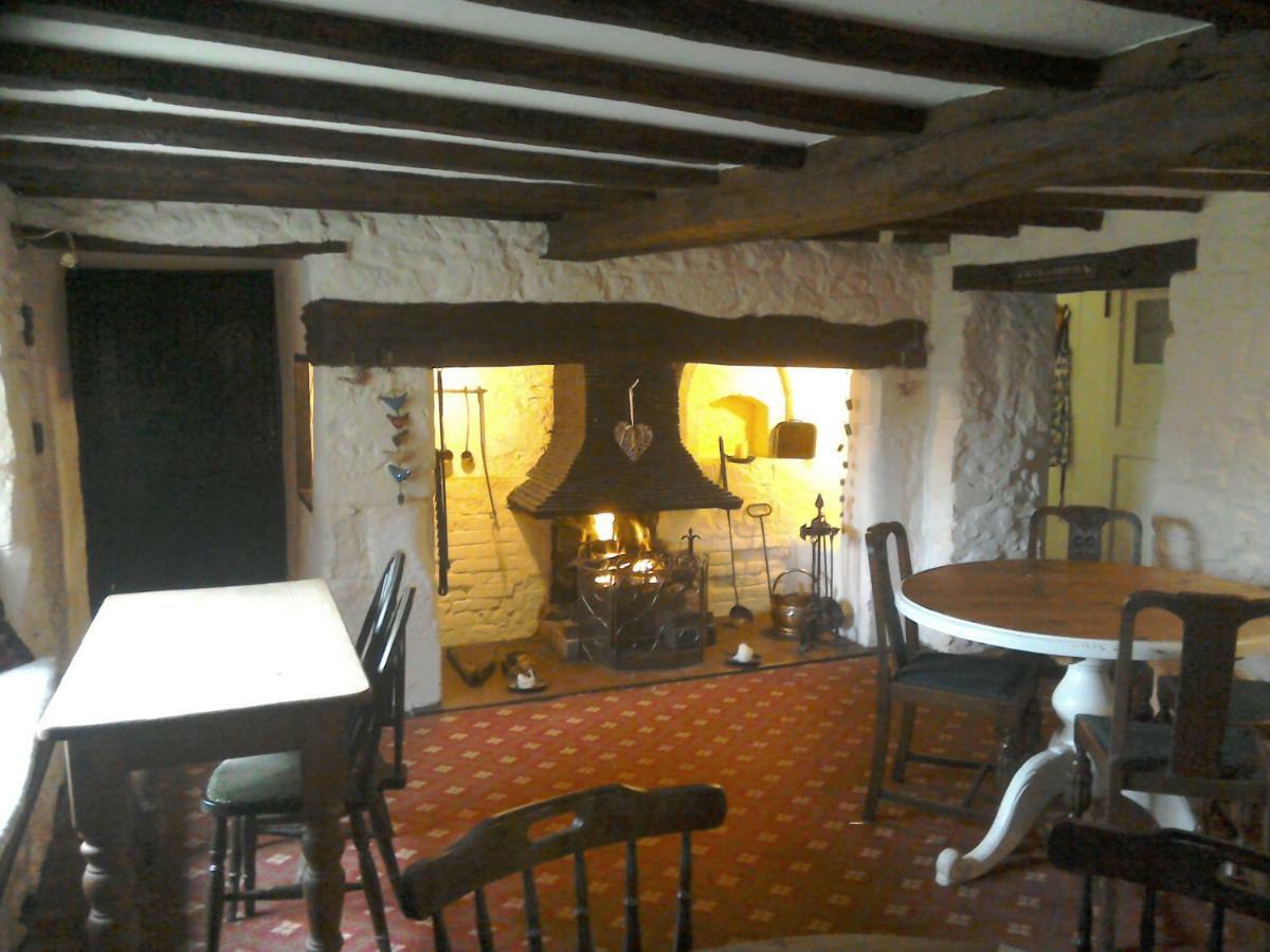 The Crown Inn Alvediston Extérieur photo