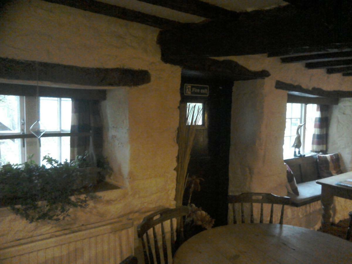 The Crown Inn Alvediston Extérieur photo