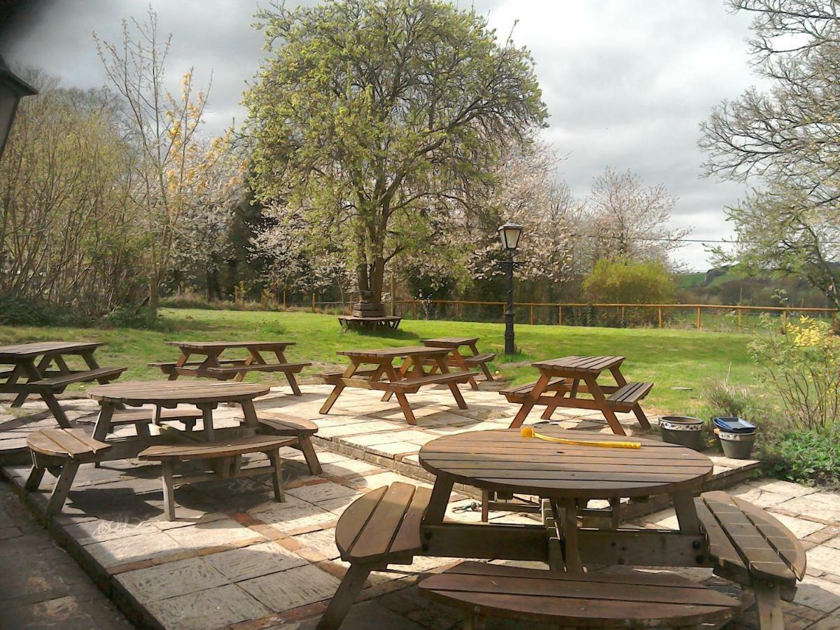 The Crown Inn Alvediston Extérieur photo