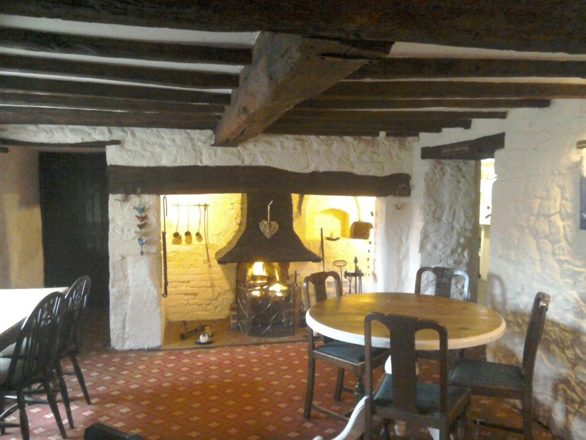 The Crown Inn Alvediston Extérieur photo