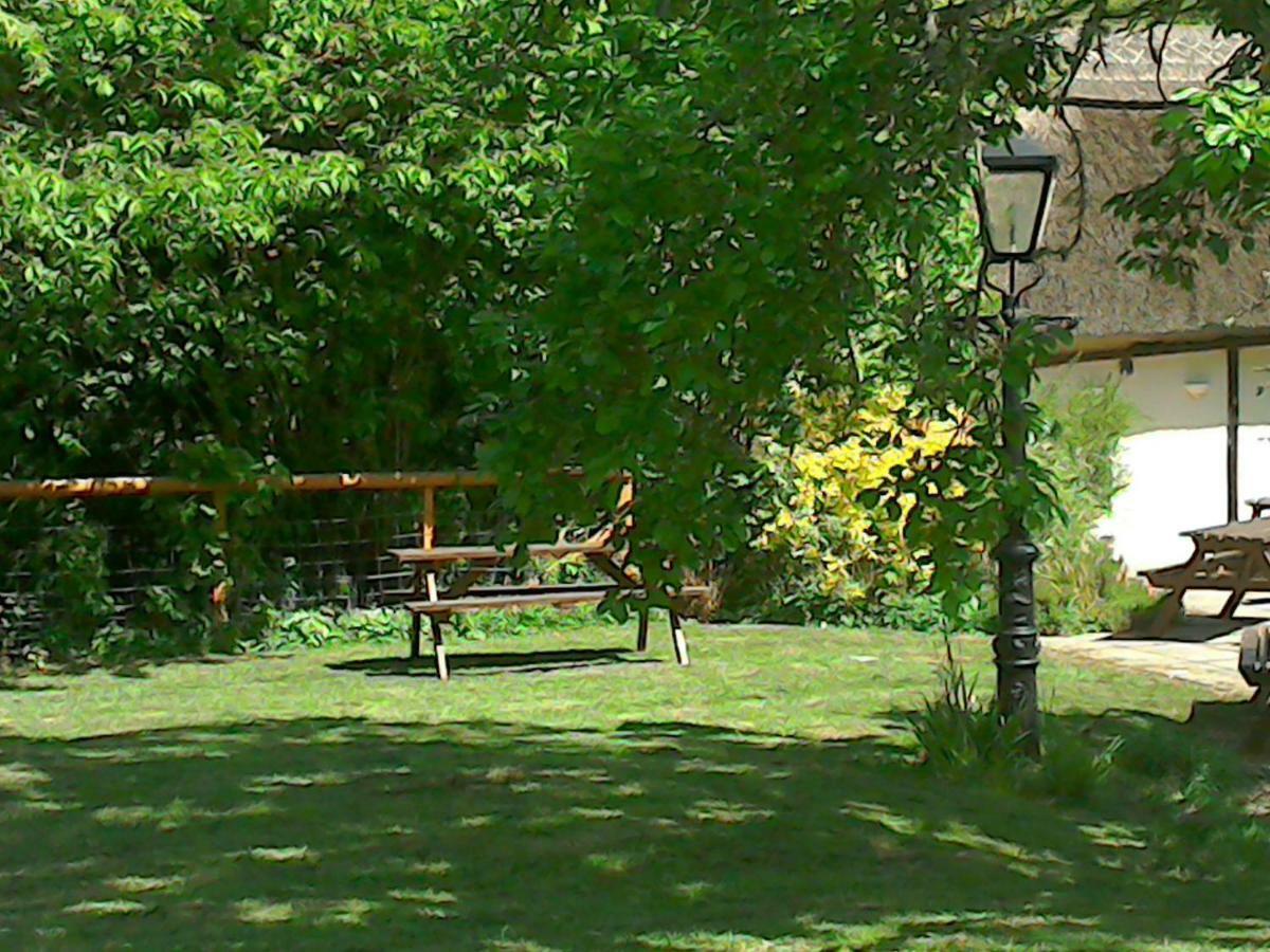 The Crown Inn Alvediston Extérieur photo