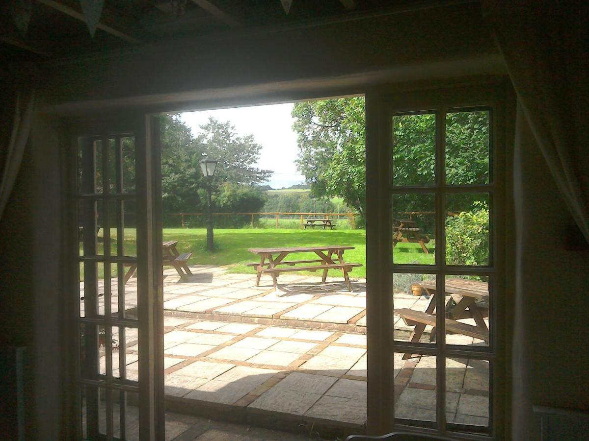 The Crown Inn Alvediston Extérieur photo