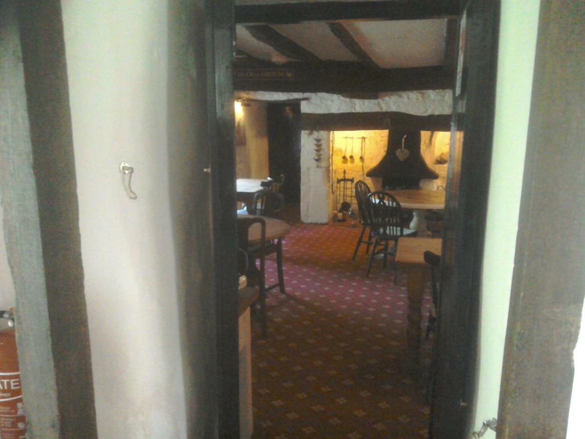 The Crown Inn Alvediston Extérieur photo